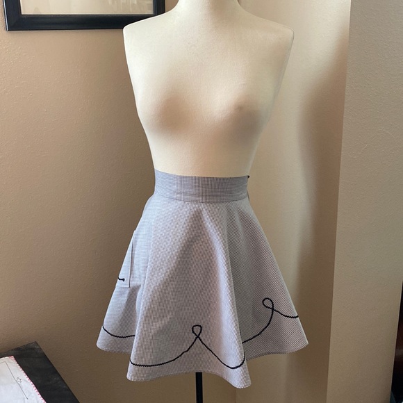 Vintage skater skirt styled apron - Picture 2 of 4